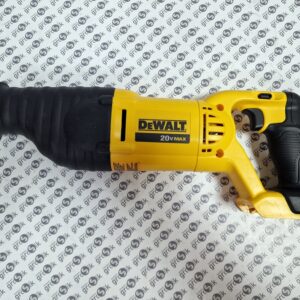 AKUMULATOROWA PIŁA SZABLASTA DeWALT DCS 381