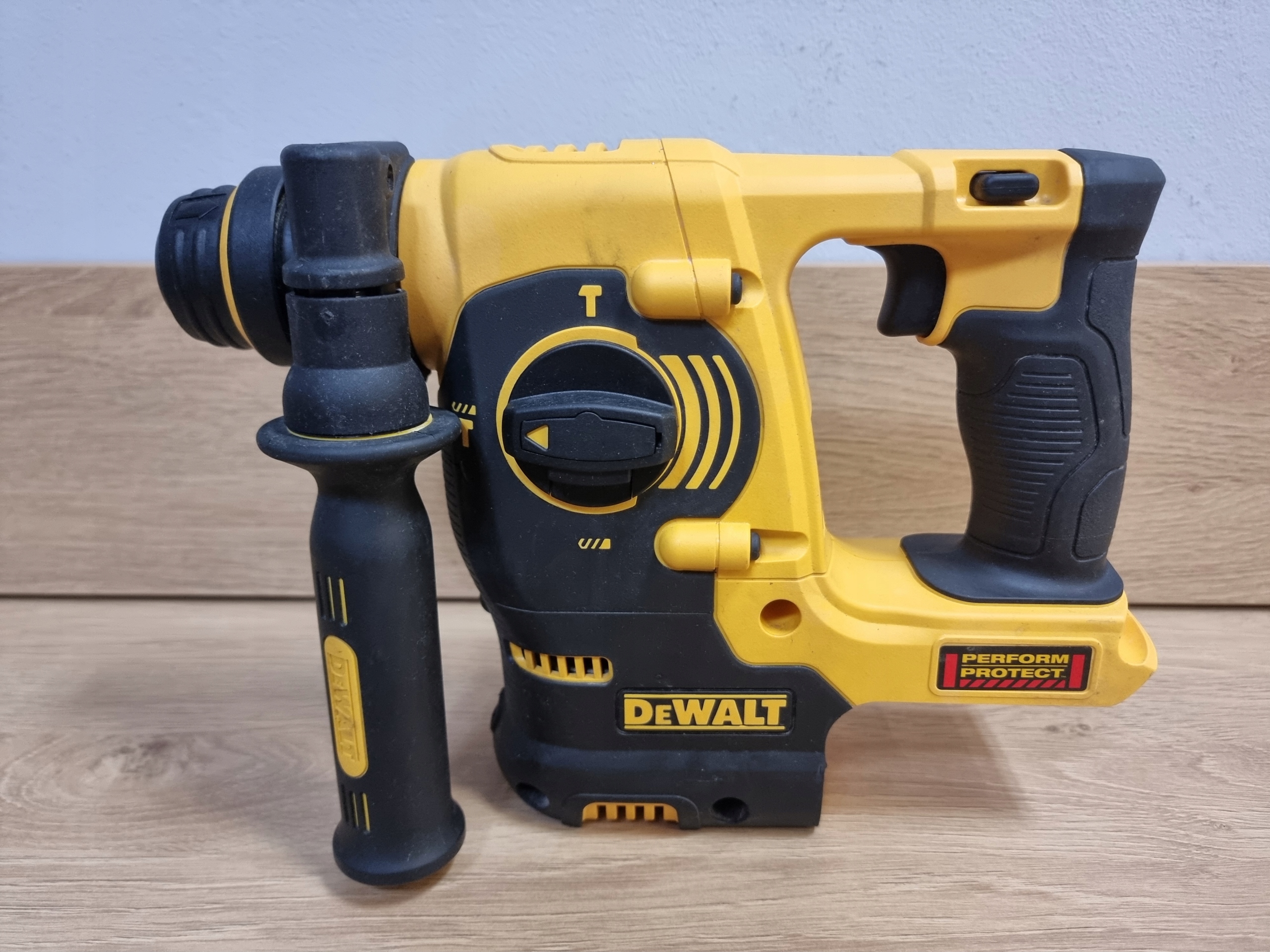 Akumulatorowa młotowiertarka SDS+, 18V, 2.1J, 3-funkcyjna DeWALT DCH253N
