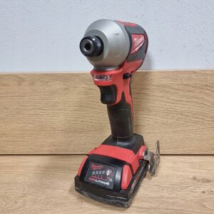 Zakrętarka udarowa Milwaukee M18 CBLID-0 18 V + aku 2ah